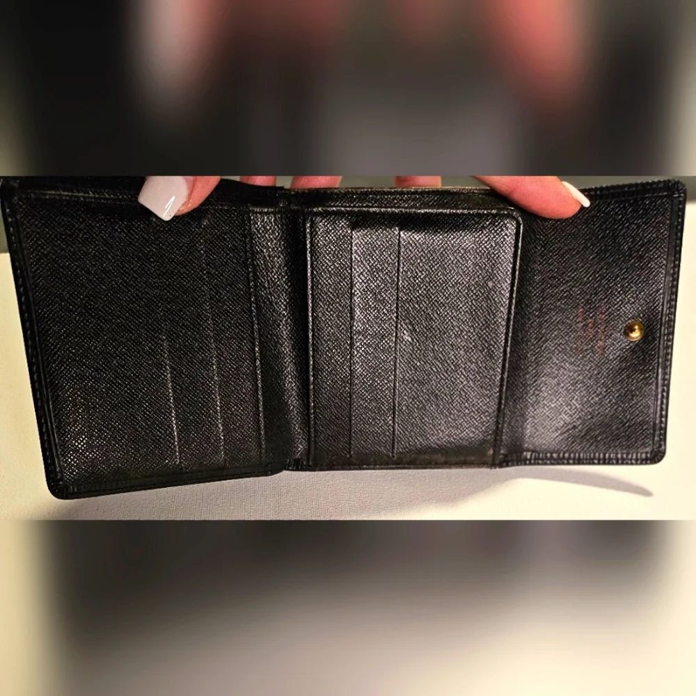 Authentic LV Black ⚫️ Epi Wallet